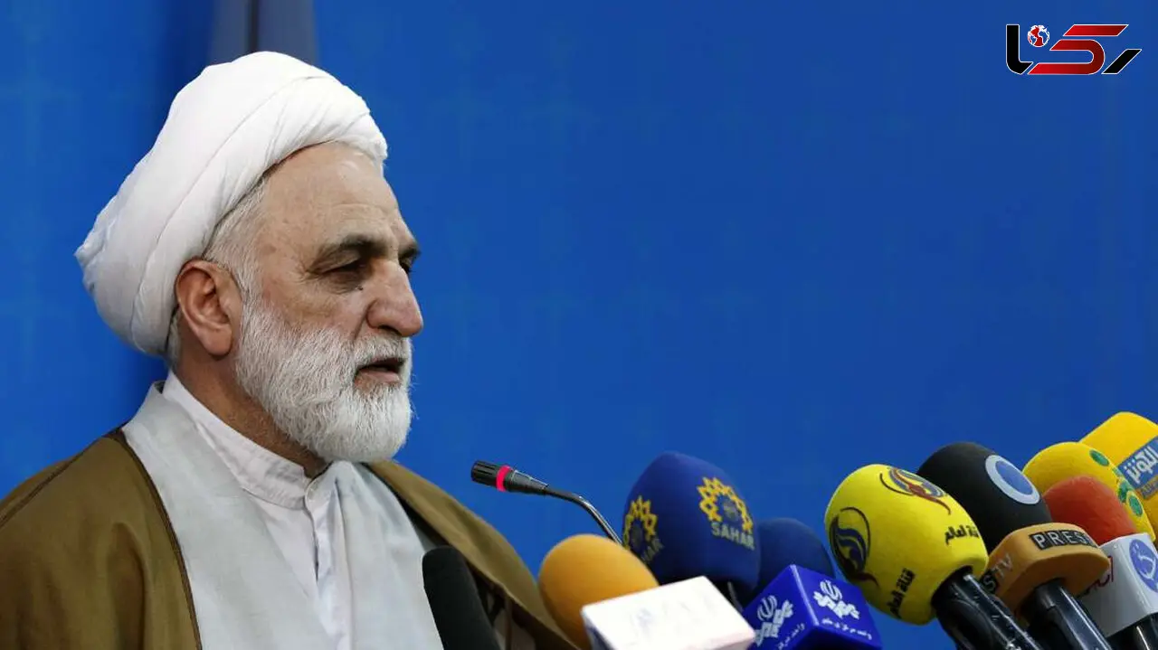 تمام قوا باید در جهت عملیاتی شدن اقتصاد مقاومتی تلاش کنند/ قاچاق کالا تولید کالای داخلی را زمین زده است