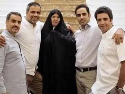 عکس/ مروری بر دورهمی خانوادگی منوچهر هادی در خانه پدری به مناسبت روز مادر /جشنی مجلل و باشکوه بدون حضور یکتا ناصر