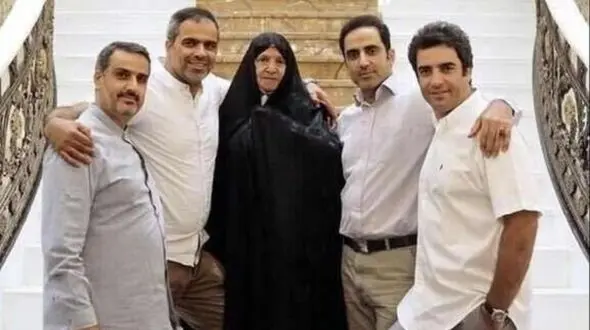 عکس/ مروری بر دورهمی خانوادگی منوچهر هادی در خانه پدری به مناسبت روز مادر /جشنی مجلل و باشکوه بدون حضور یکتا ناصر