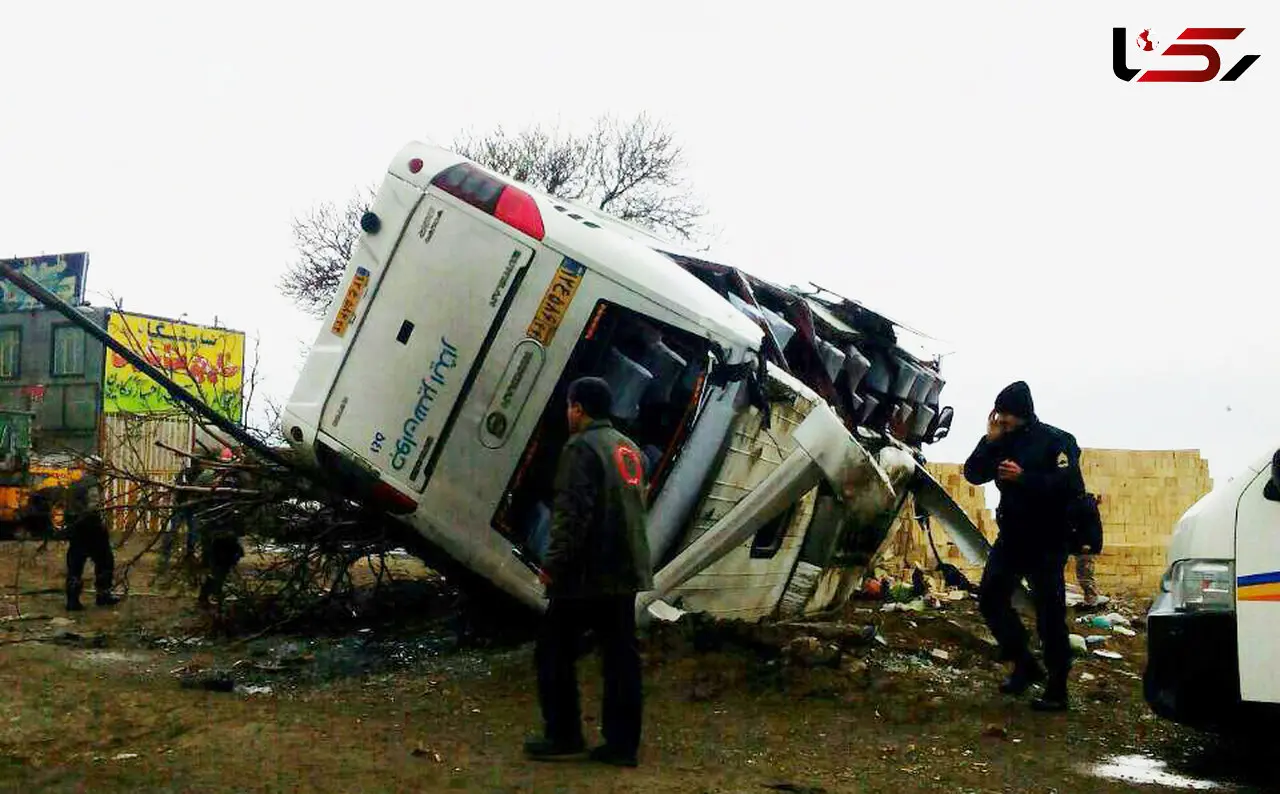 عکس واژگون شدن اتوبوس راهیان نور با 30 دانش آموز دختر در همدان / 50 درصد شهرداری مقصر شناخته شد
