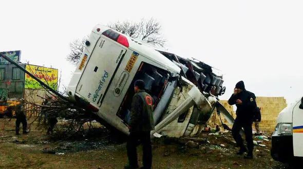 فیلم حادثه واژگونی اتوبوس راهیان نور در همدان + عکس