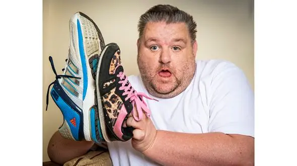 پدری که نمی‌تواند کفش بخرد+عکس
