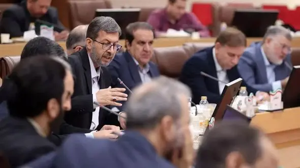 تبیین برنامه‌های کلان اصفهان در حضور رئیس جمهور/ از صرفه‌جویی 600 مگاوات برق تا 195همت تولید ناخالص داخلی استان در سال/ اهداف برنامه دست یافتنی است؟ 