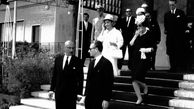 عکس / سفر در زمان/ استقبال «شاه و فرح» از ظاهرشاه و همسرش ملکه حمیرا در سال ۱۳۴۲