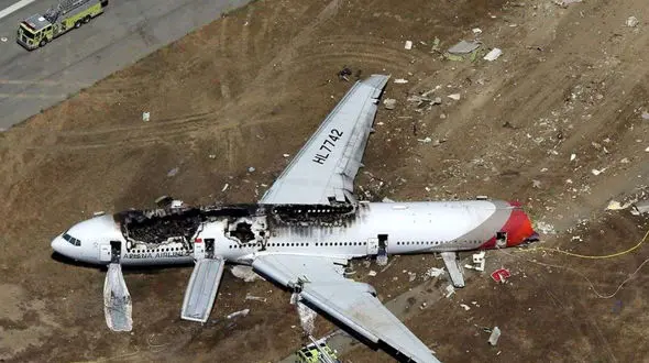 فاجعه هوایی در هند هواپیمای ایر ایندیا با بیش از 240 سرنشین سقوط کرد + فیلم