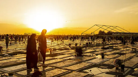  اینجا قطعه 329 بهشت زهرا سیاهپوش یک ملت عزادار است/ گفتگو با کارشناس پزشکی قانونی درباره تعداد فوت شدگان تهران