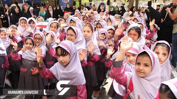 فیلم دختر کلاس اولی که به همه سوالات خبرنگار انگلیسی جواب داد / او ساکن جنوب تهران است 