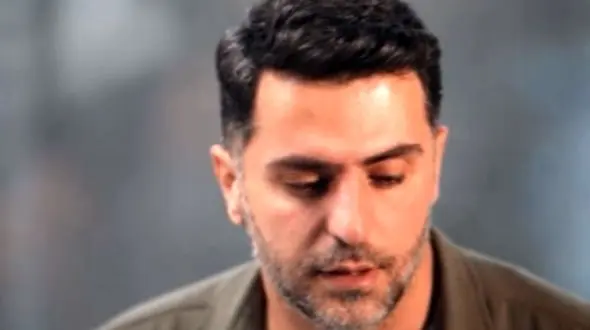 شعر خوانی احساسی علی ضیا با اشک و فاز عاشقانه/ من دائم الخمرم معتاد آغوشت...