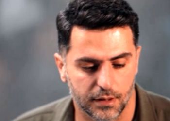 شعر خوانی احساسی علی ضیا با اشک و فاز عاشقانه/ من دائم الخمرم معتاد آغوشت...