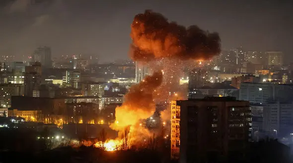 Russia Strikes Across Kyiv, Igniting Fires and Damaging Buildings