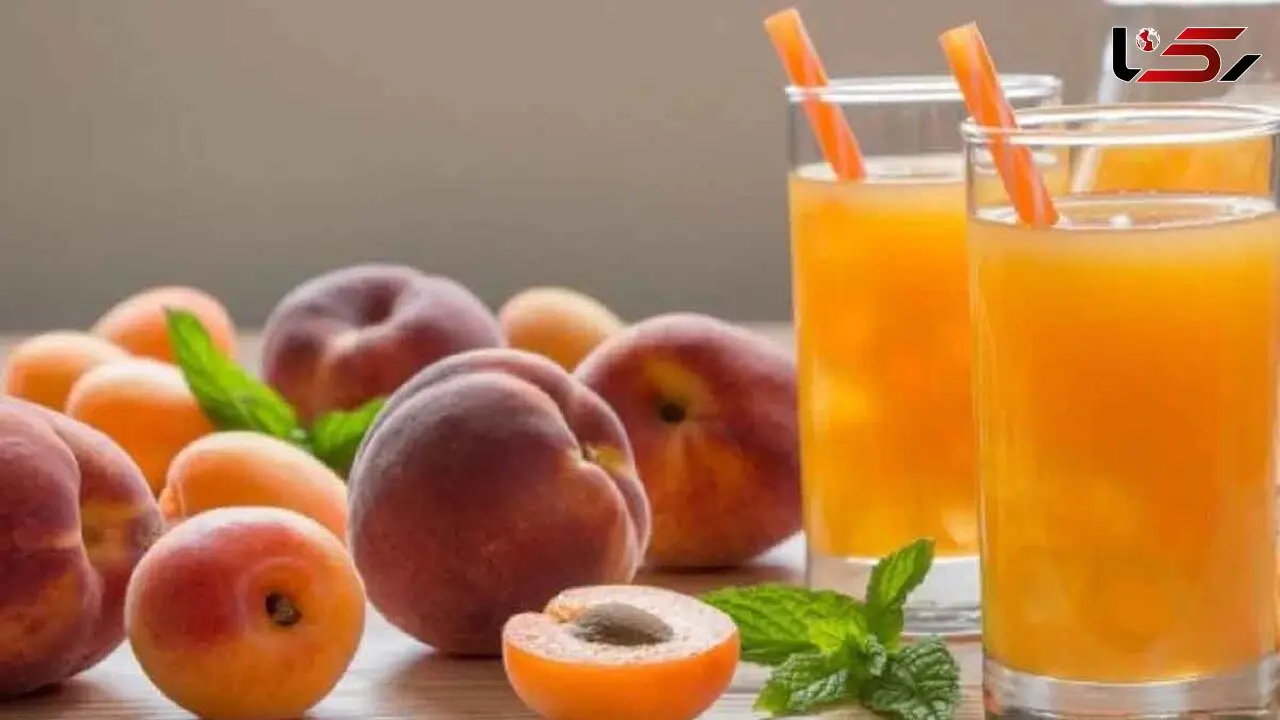 طرز تهیه رانی هلو خانگی مثل بازاری‌ ها؛ راز یک نوشیدنی خنک و پر از تکه‌ های میوه
