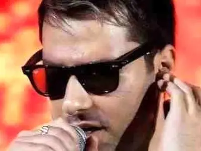 دانلود آهنگ مهدی احمدوند ( ورژن هوش مصنوعی ) به نام عشق پرونده تا ابد باز 