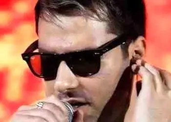 دانلود آهنگ مهدی احمدوند ( ورژن هوش مصنوعی ) به نام عشق پرونده تا ابد باز 