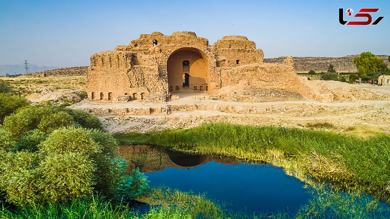 کاخ تاریخی اردشیر ساسانی یک نفر راهنما هم ندارد! / زمین کاخ باید اندود کاه گل شود وگرنه بنا نشست می کند + فیلم