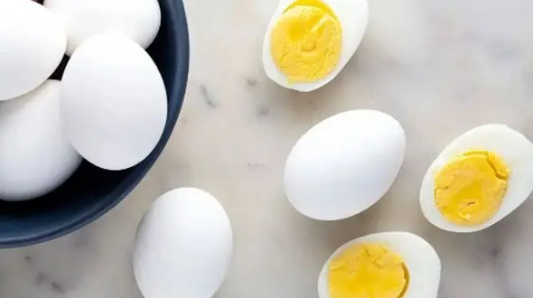 هشدار! عوارض خطرناک زیاده‌ روی در مصرف تخم‌ مرغ