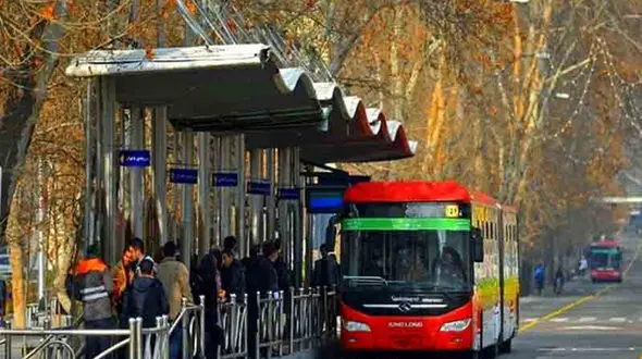 اولین واکنش پلیس راهور به ماجرای تصادف جنجالی یک خودرو با افسرشان در خط ویژه میدان ونک