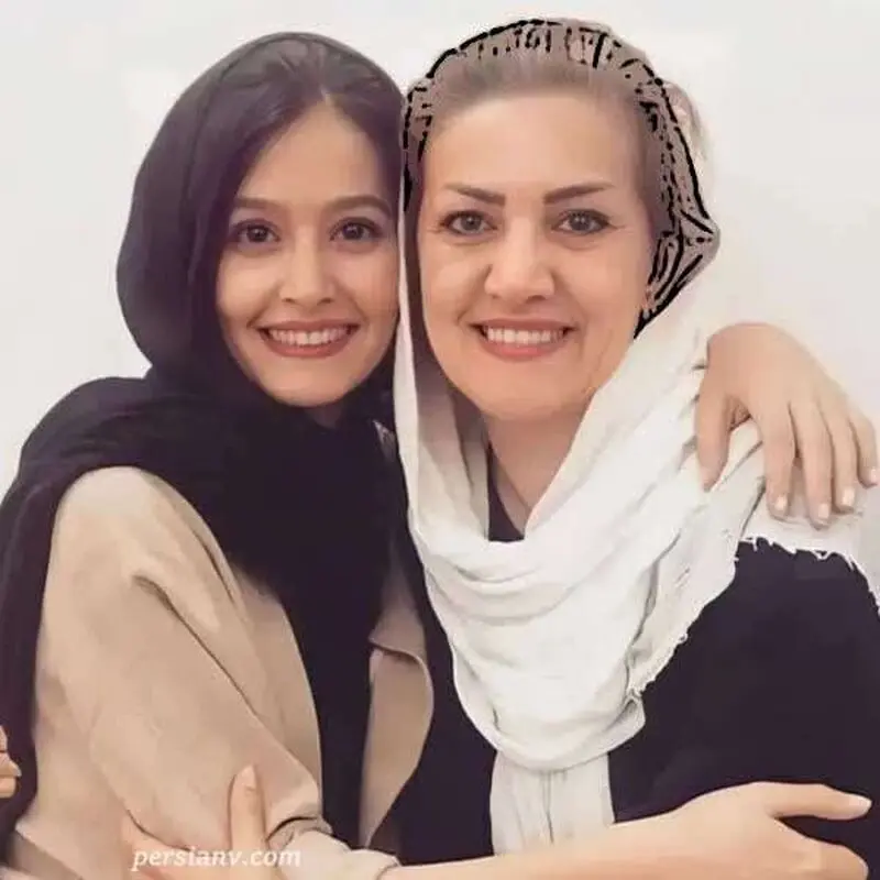 پردیس احمدیه و مادرش