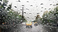 ببینید / لحظه متلاشی شدن خودروی سواری بعد از تصادف هولناک با کامیون در هوای بارانی
