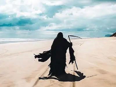 فیلم / این مرد عزرائیل را دور زد و زنده ماند !/ عزرائیل در این صحنه واقعا کم آورد !