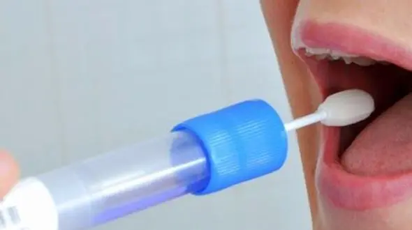 سرطان گلو: چگونه علائم اولیه را شناسایی کنیم؟