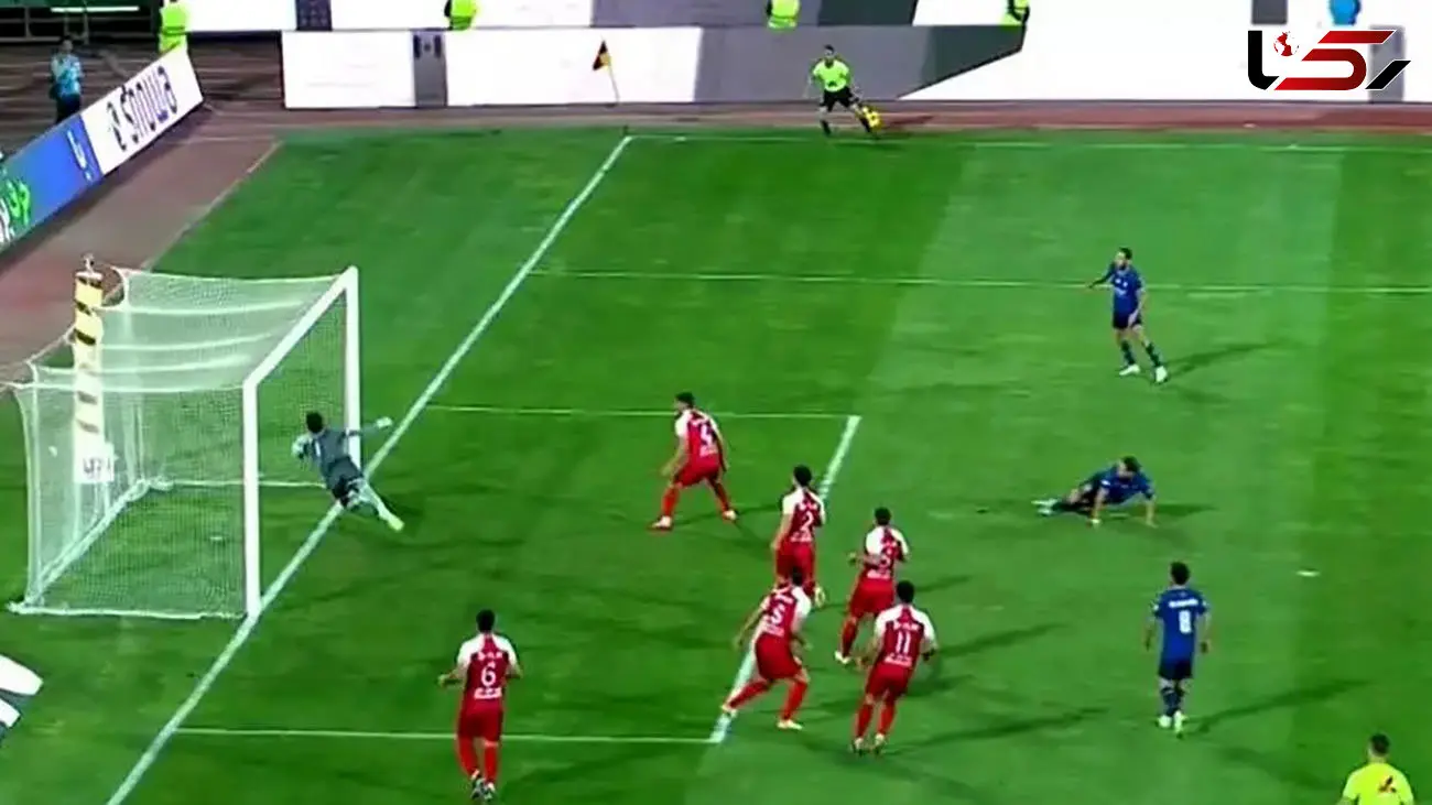 واکنش کمک داور دیدار پرسپولیس - گل‌گهر به صحنه جنجالی