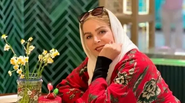 فیلم/ نگاهی به چیدمان خانه درندشت نسرین نکیسا بازیگر سریال یوسف پیامبر وسط جنگل/ از لوستر بلوری انگوری تا مبلمان استیل از  پیانو و  ساعت تا  رومیزی یونانی و...