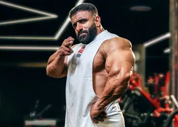 فیلم وطن پرستی هادی چوپان: برای هرکسی درون مرز ایران زندگی می‌کند، فقط کلمه‌ ایرانی مهم است نه چیز دیگه‌ای و...