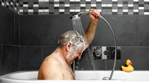 آیا شستشوی روزانه موها مضر است؟