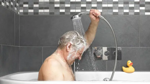 آیا شستشوی روزانه موها مضر است؟