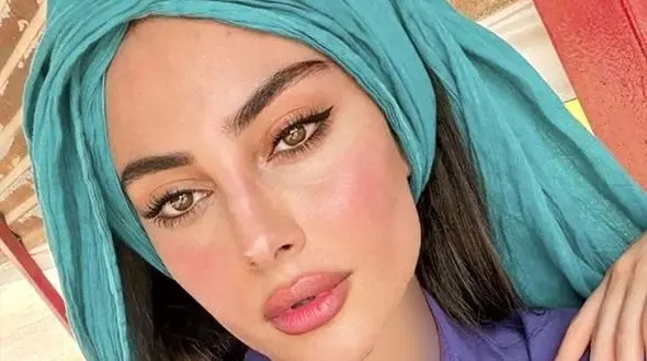 عکس جدید ترلان پروانه با لباسی متفاوت ! / خانم بازی آینه بازی می کند !