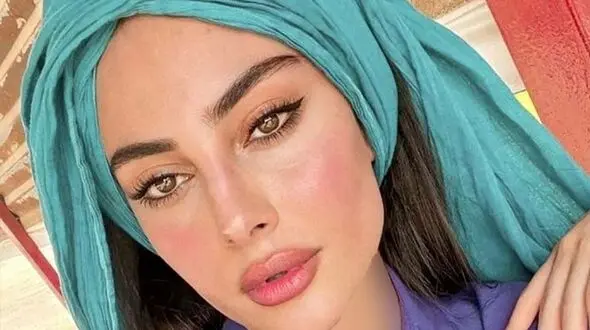 عکس جدید ترلان پروانه با لباسی متفاوت ! / خانم بازی آینه بازی می کند !