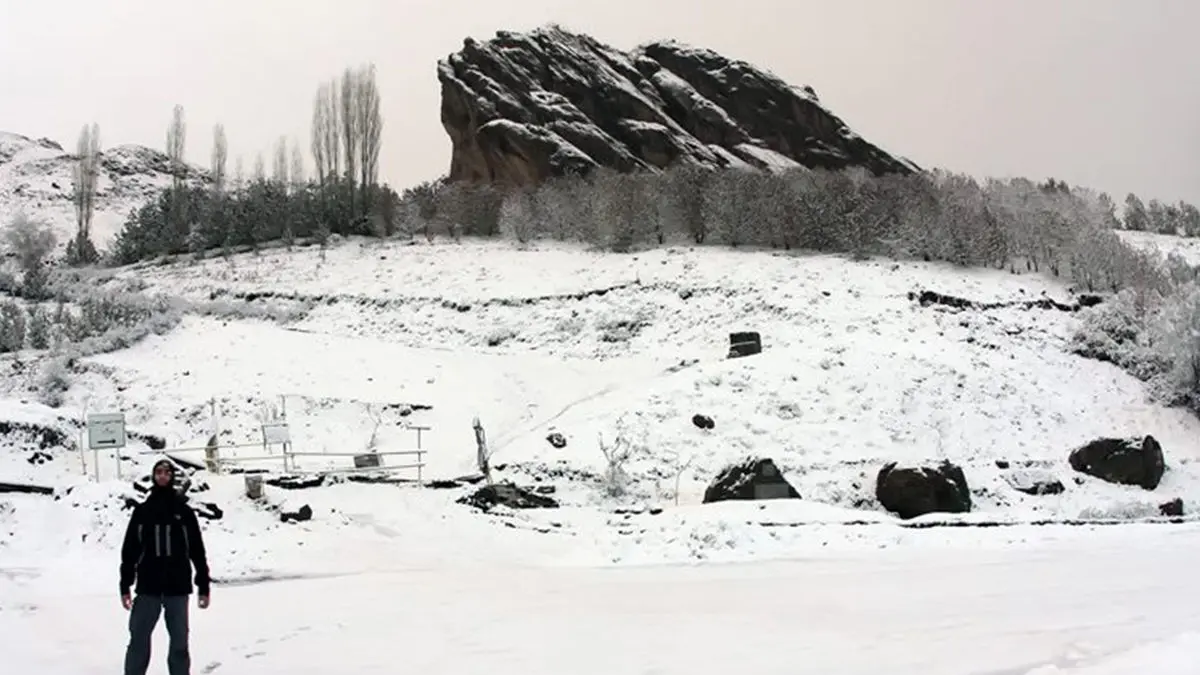 الموت، قلعه‌ای در آغوش برف