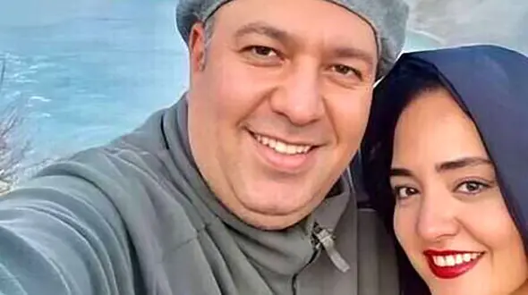 واکنش احساسی نرگس محمدی، خوش‌خنده جوکر بانوان به حضور همسرش علی اوجی و مهرداد صدیقیان در فرش قرمز عربستان+ عکس