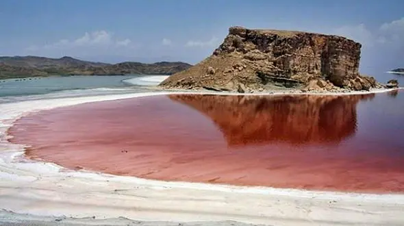 سود قراردادهای سازه ای، دریاچه ارومیه را به سمت نابودی می کشاند