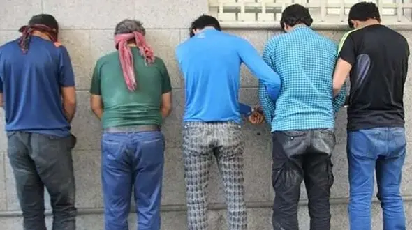 5 جوان در بهارستان به جان هم افتادند / پلیس وارد  عمل شد