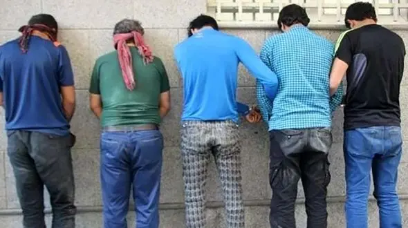 5 جوان در بهارستان به جان هم افتادند / پلیس وارد  عمل شد