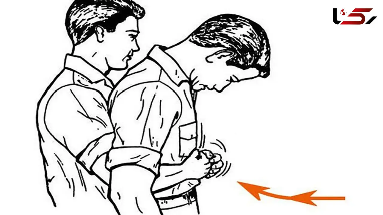 نجات خنده دار همکار از خفگی با حرکت فی البداهه در محل کار