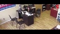 مبارزه شجاعانه یک دختر جوان با سارق مسلح + فیلم 