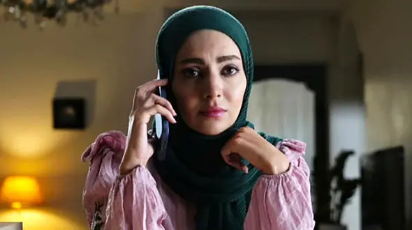 چهره جذاب و متفاوت ارغوان سریال غریبه خارج از دوربین تلویزیون / تفاوتش زمین تا آسمان است!