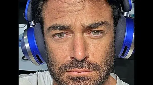 استایل اسپورت محمدرضا گلزار در قسمت جدید برنامه تلویزیونی‌اش 