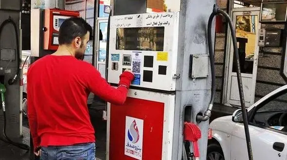 کمبود کارت سوخت در برخی شهرستان ها / کلافگی مسافران در صف‌های طولانی و گرما