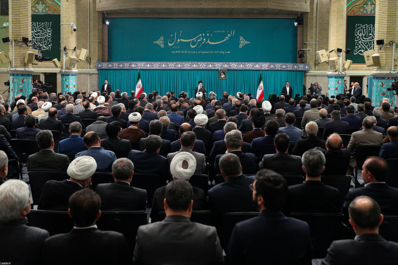 دیدار نمایندگان مجلس شورای اسلامی با رهبر انقلاب حضرت آیت الله خامنه ای -چهارشنبه ۲۱ خرداد ۱۴۰۴