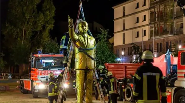 مجسمه طلایی رئیس جمهور برچیده شد + عکس 