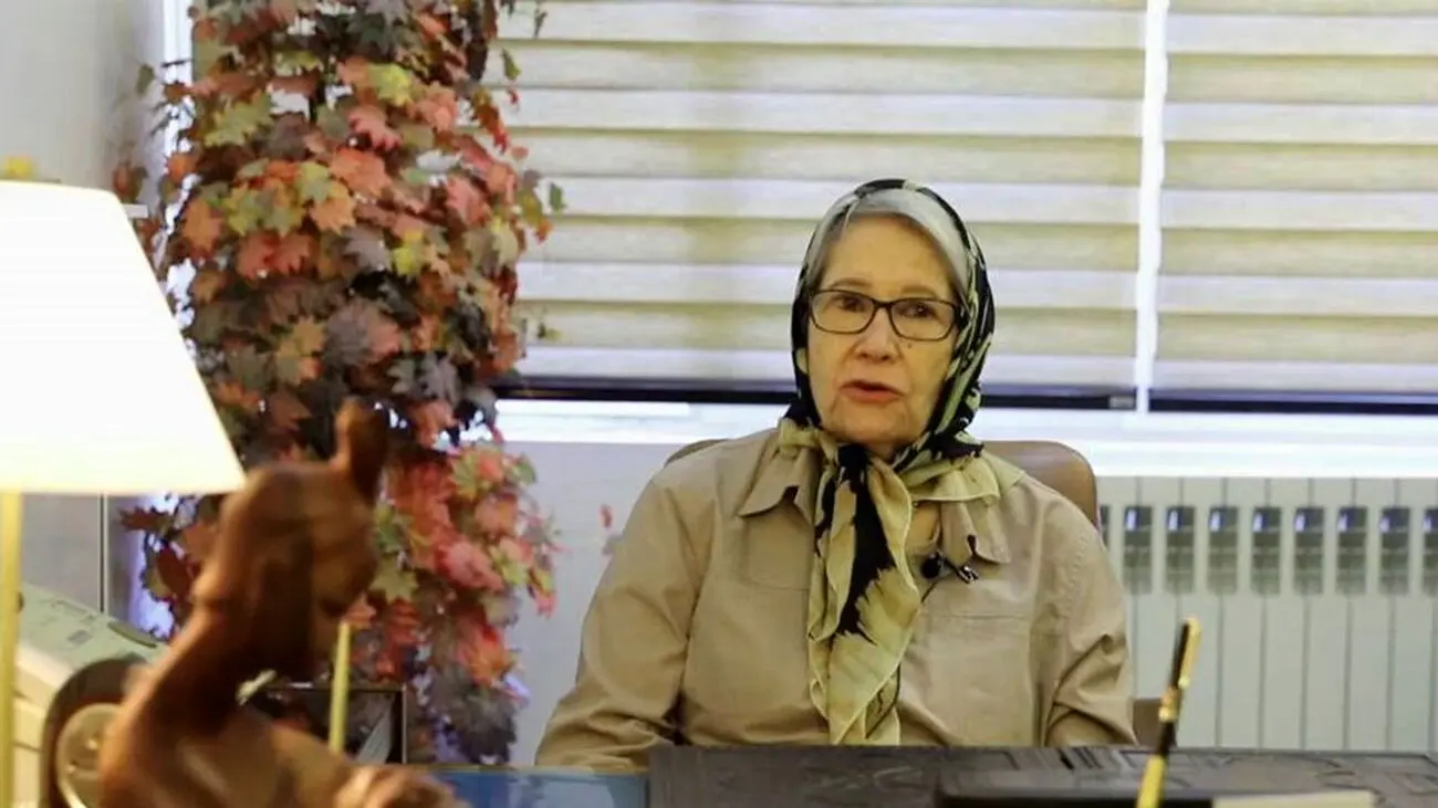 دکتر محرز :  توزیع واکسن کرونا در ایران انگشت دانه ای است / پخش واکسن در ایران حساب و کتاب ندارد