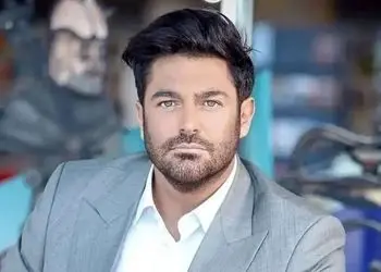 خلاقیت تحسین برانگیز شهرداری برای زیباسازی معابر و خیابان با عکس آقا رضا گلزار و ماشین لوکسش