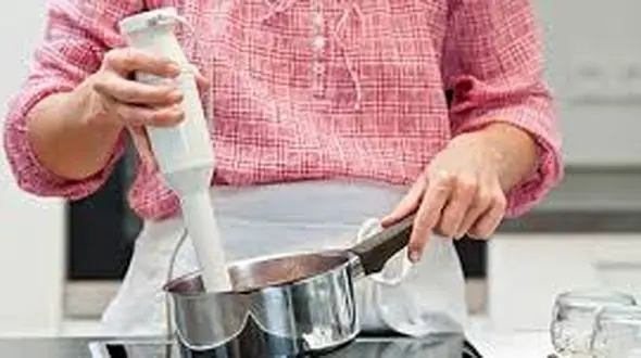  گوشت کوب برقی دست خانم قزوینی را بلعید!