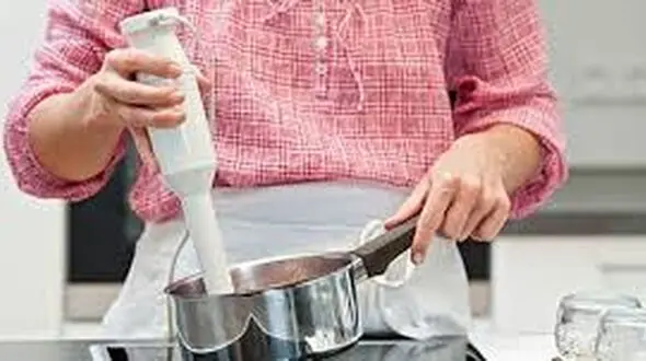  گوشت کوب برقی دست خانم قزوینی را بلعید!