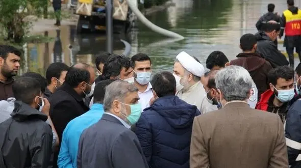 
بازدید رئیس کل دادگستری خوزستان از مناطق آب گرفته اهواز
