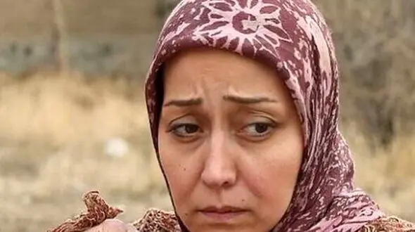 عکس / این خانم بازیگر بدون ازدواج مادر شده! /  شادی بی حد و اندازه آرزو افشار، بازیگر نقش همسر شکیب در سریال آوای باران در کنار دختر خوانده اش 
