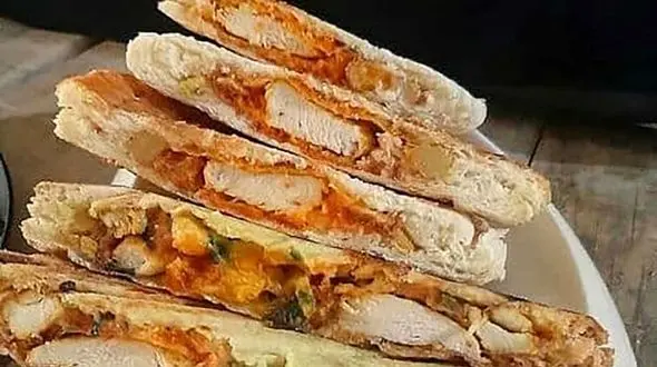 ساندویچ پنینی مرغ سوخاری 